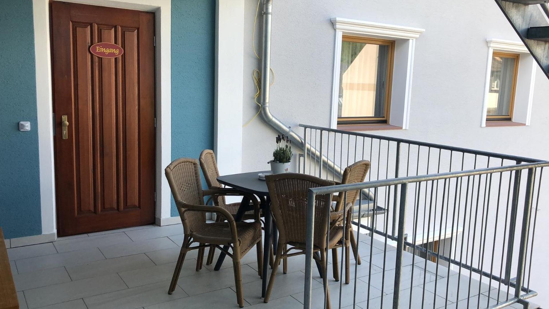 Rheinliebe Bistro Und Pension Lorch am Rhein Ngoại thất bức ảnh